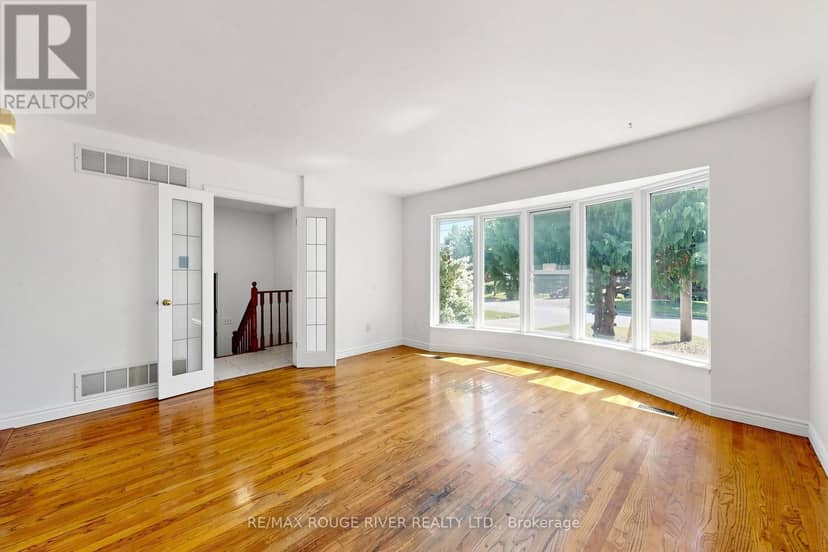 38 Lombardy Crescent, Toronto, photo 5