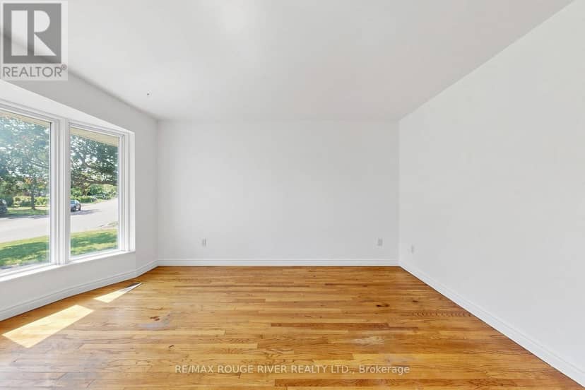 38 Lombardy Crescent, Toronto, photo 7