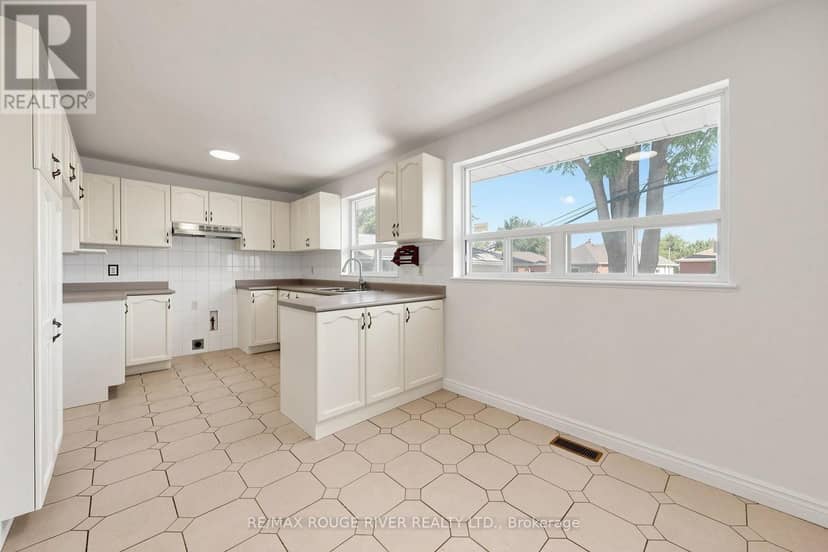 38 Lombardy Crescent, Toronto, photo 8