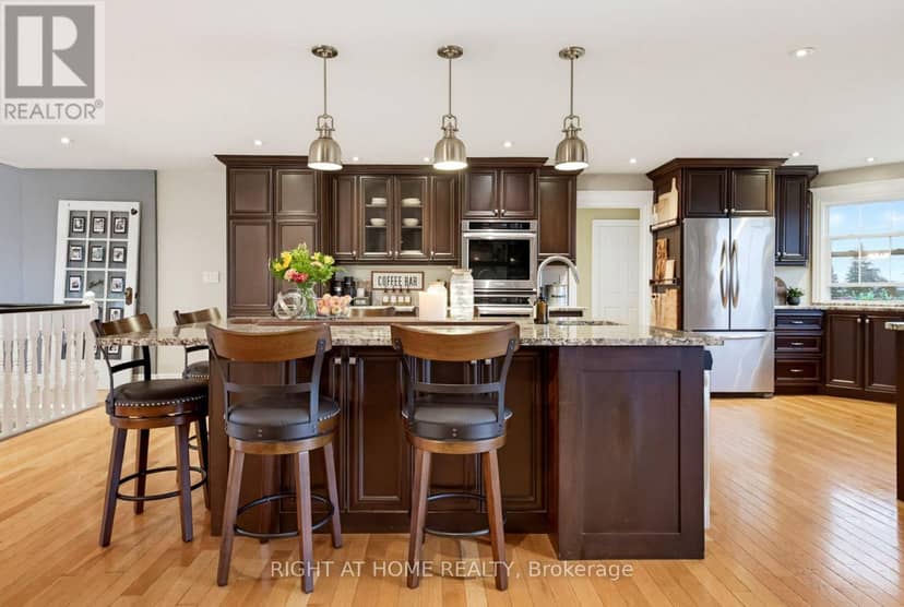 31 Uxbridge Heights Drive — photo 11 of 40