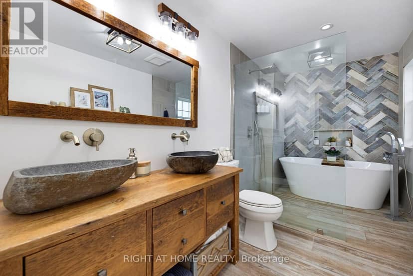31 Uxbridge Heights Drive — photo 19 of 40