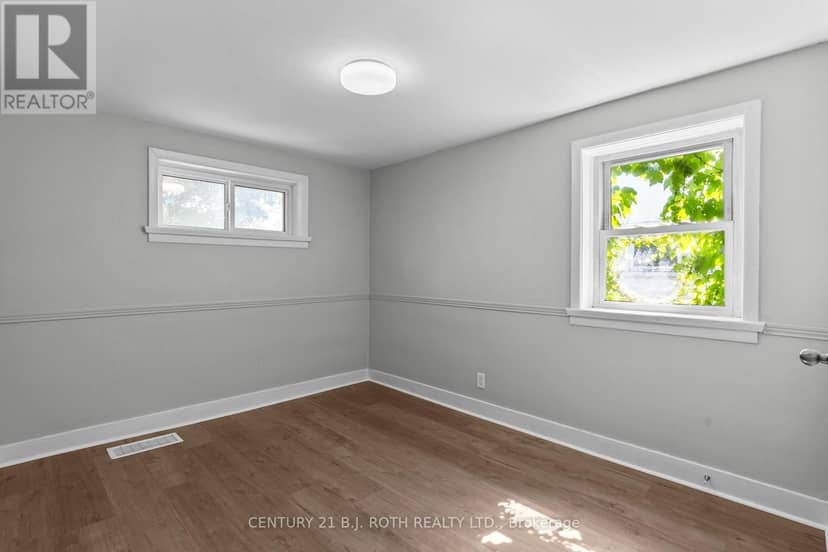 323 Crawford Street — photo 10 of 23