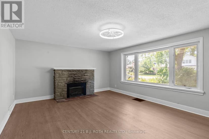 323 Crawford Street — photo 3 of 23