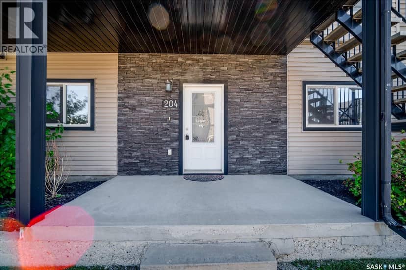 204 3818 Dewdney AVENUE E — photo 2 of 32