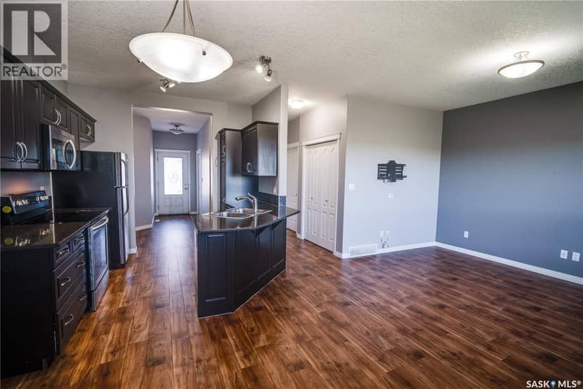 204 3818 Dewdney AVENUE E — photo 4 of 32