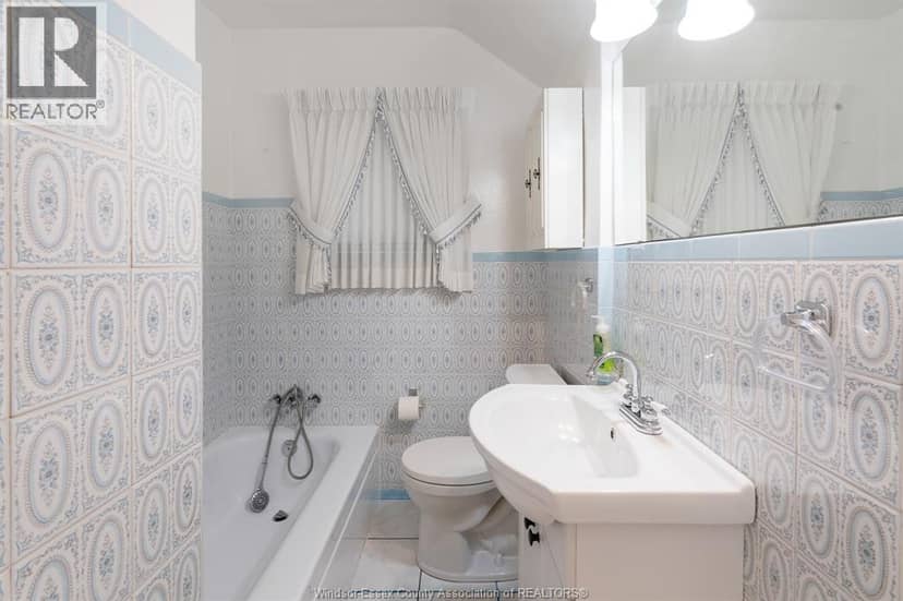 2279 Lillian AVENUE — photo 31 of 40