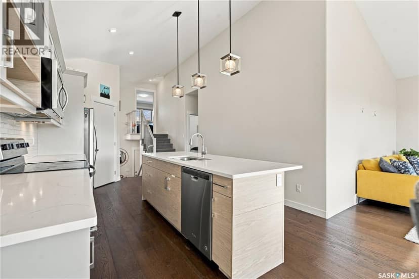 310 Burgess CRESCENT — photo 10 of 40