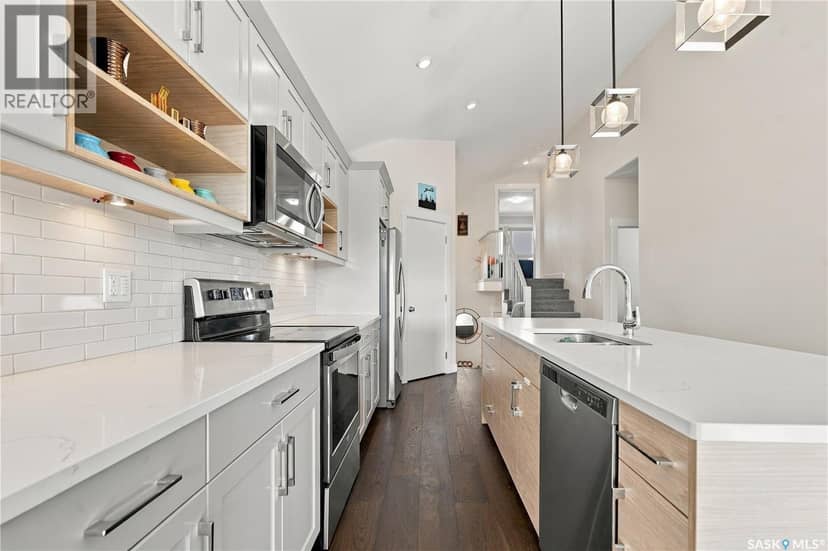 310 Burgess CRESCENT — photo 9 of 40