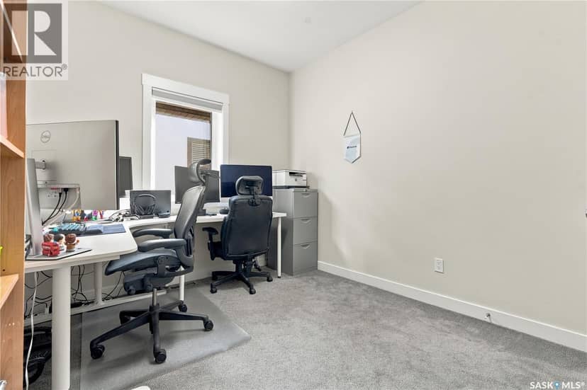 310 Burgess CRESCENT — photo 32 of 40