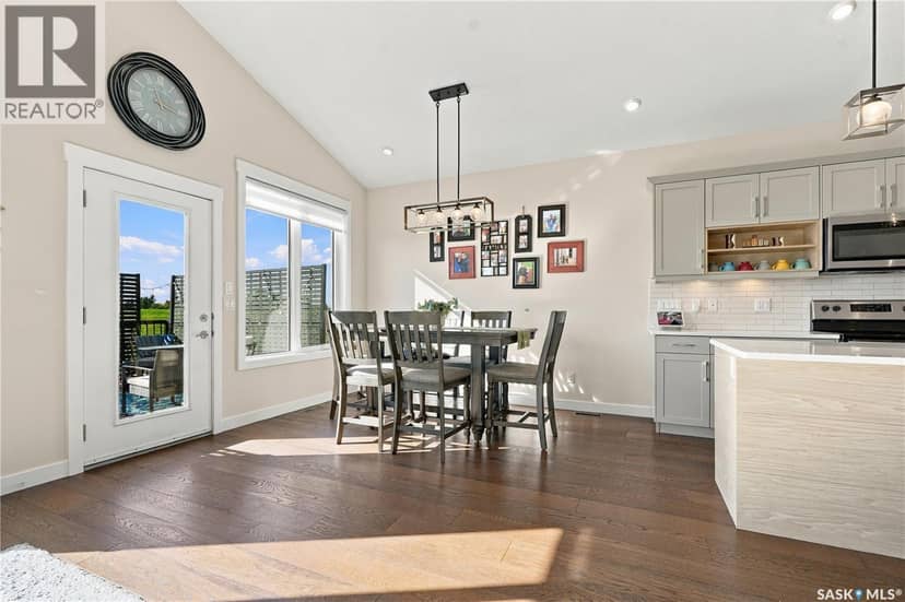 310 Burgess CRESCENT — photo 18 of 40