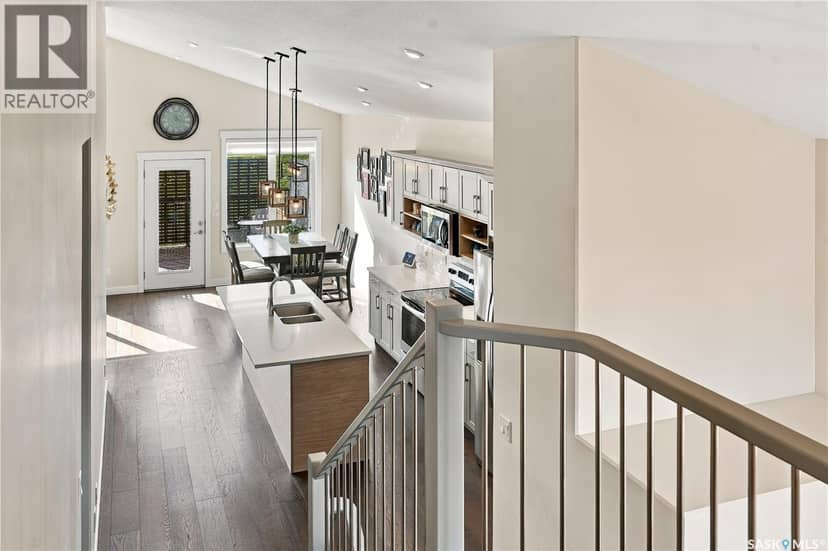 310 Burgess CRESCENT — photo 22 of 40