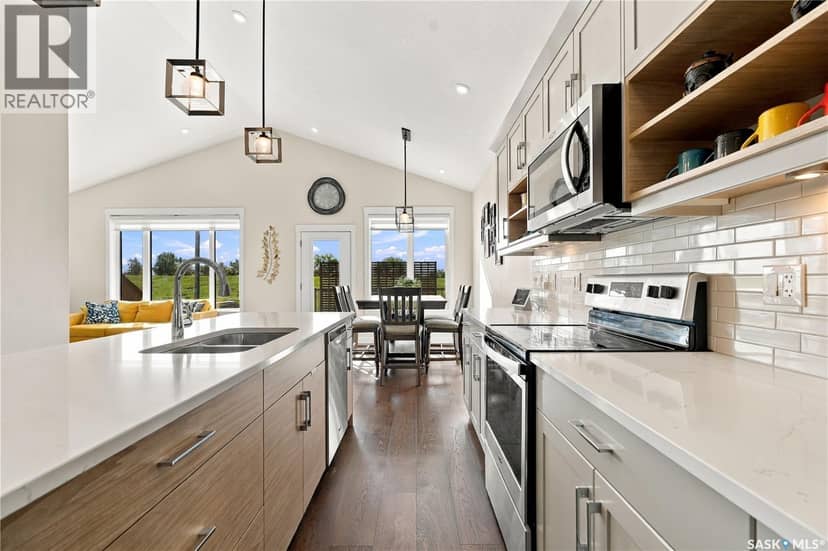 310 Burgess CRESCENT — photo 12 of 40