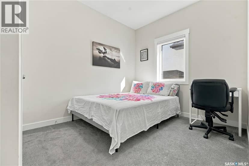 310 Burgess CRESCENT — photo 29 of 40