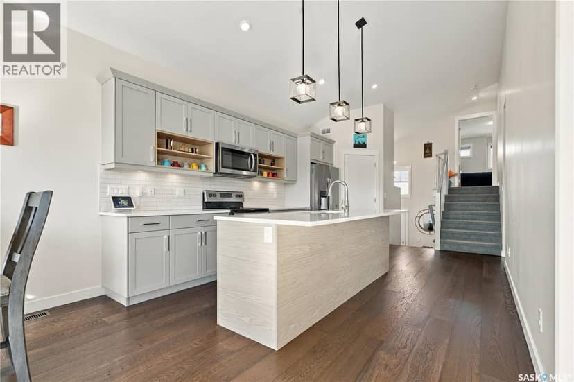 310 Burgess CRESCENT — photo 8 of 40