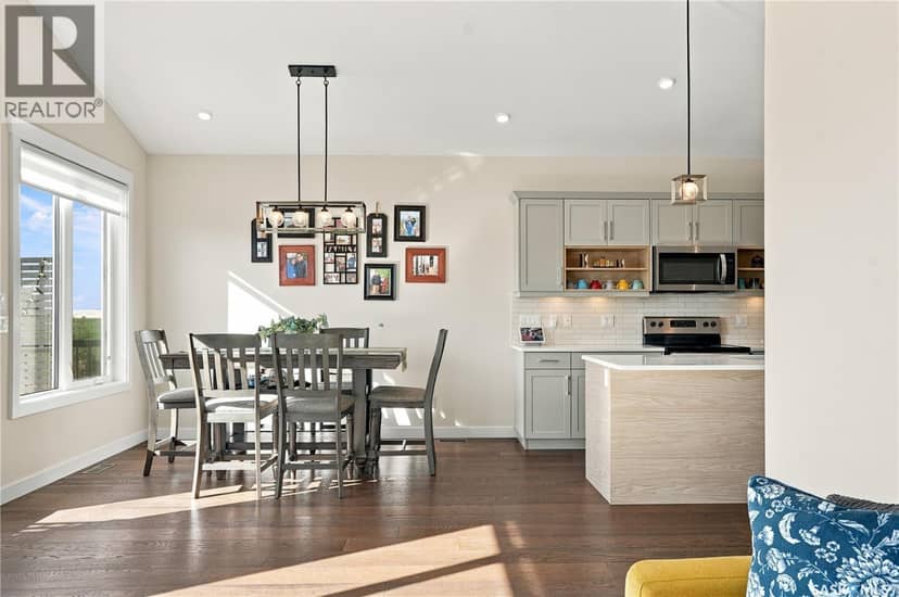 310 Burgess CRESCENT — photo 17 of 40