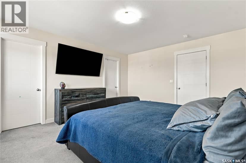 310 Burgess CRESCENT — photo 25 of 40