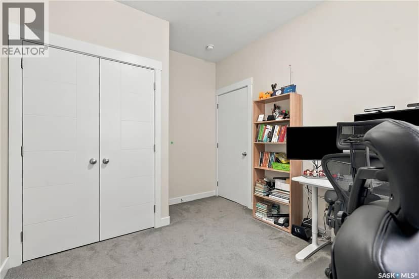 310 Burgess CRESCENT — photo 33 of 40