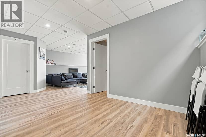 310 Burgess CRESCENT — photo 40 of 40