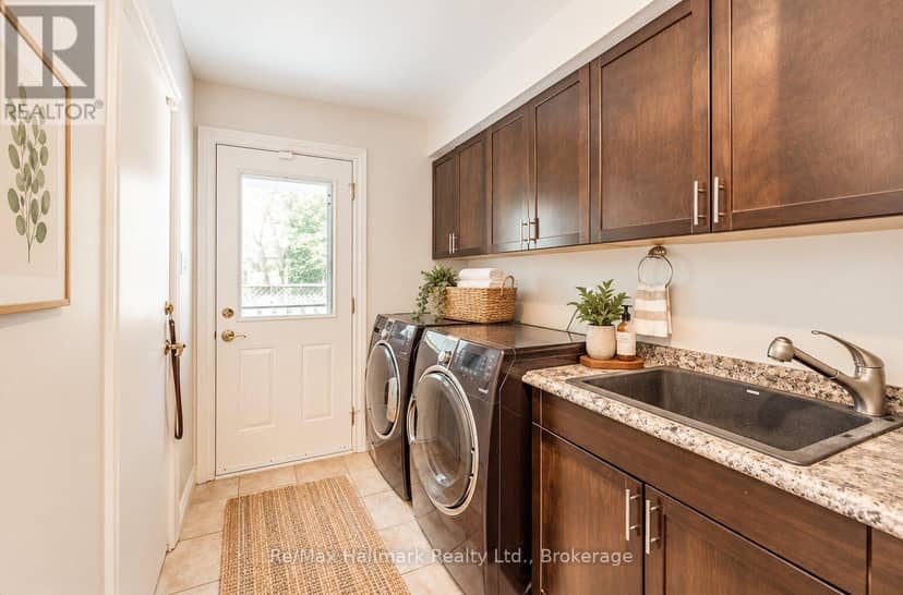 500 Blenheim Crescent — photo 19 of 37