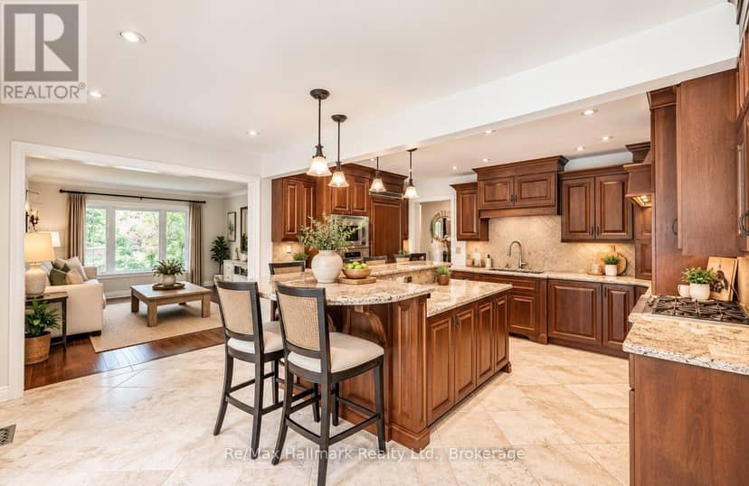 500 Blenheim Crescent — photo 15 of 37