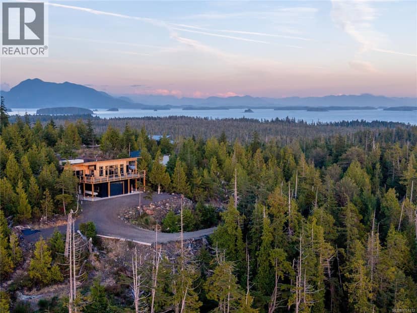 1071 Uplands Close, Ucluelet