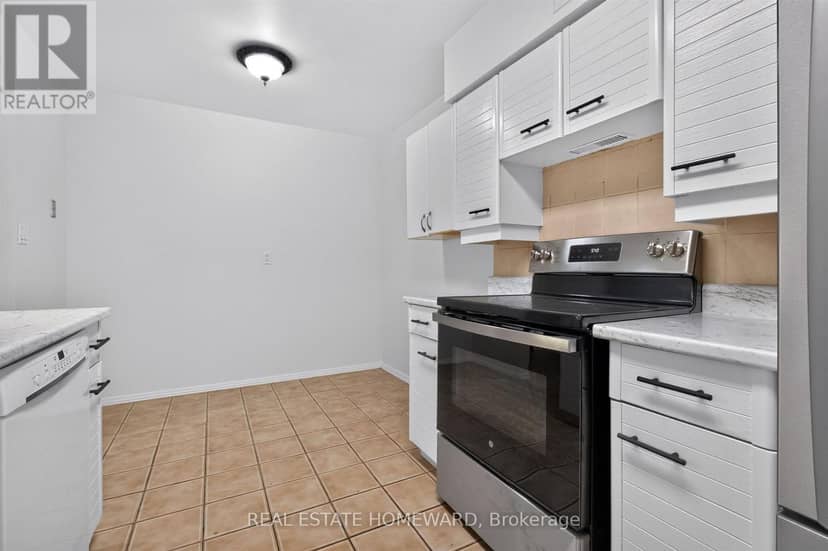 1803 - 30 Greenfield Avenue — photo 13 of 31