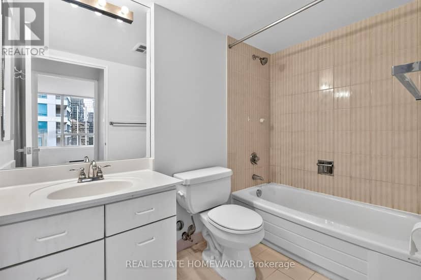 1803 - 30 Greenfield Avenue — photo 19 of 31