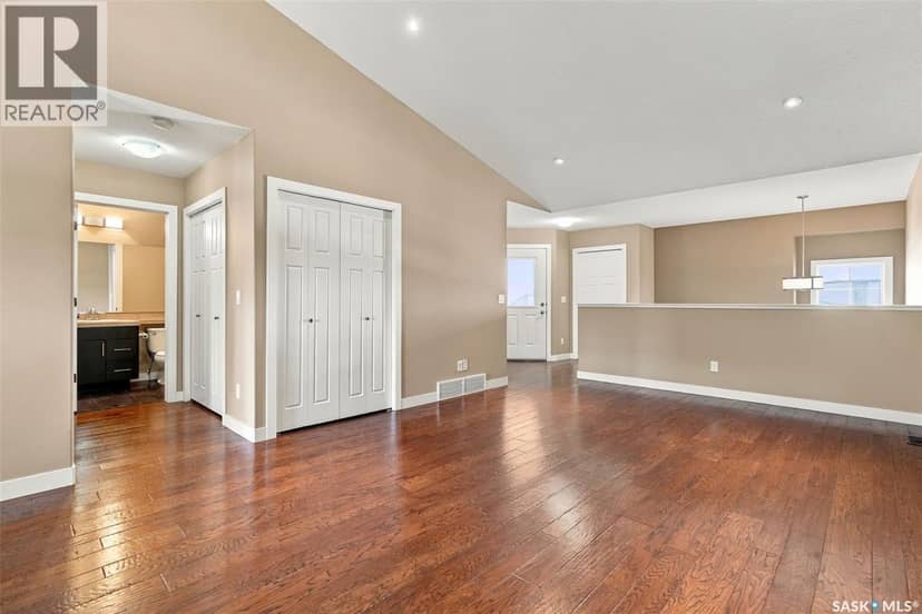 4207 Green Apple DRIVE E — photo 9 of 29
