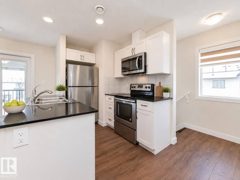 #81 1530 Tamarack Bv NW, Edmonton, photo 3