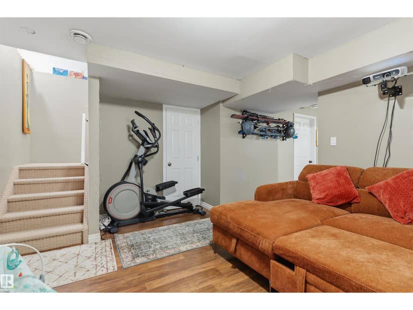 12035 18 AV SW — photo 27 of 40