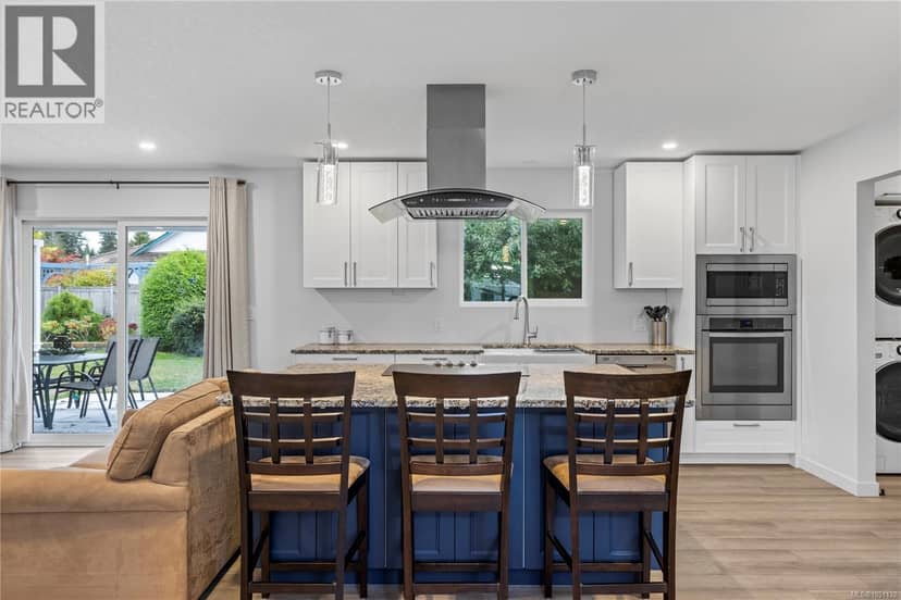 1350 Greenwood Way — photo 17 of 40