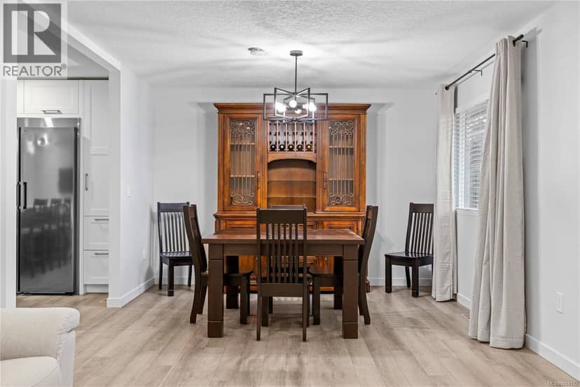 1350 Greenwood Way, French Creek, photo 4