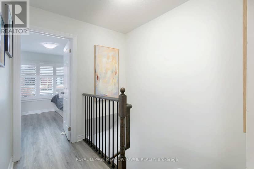 19 - 10 Carnation Avenue — photo 15 of 40