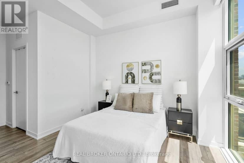 920 - 1787 St Clair Avenue W — photo 22 of 40