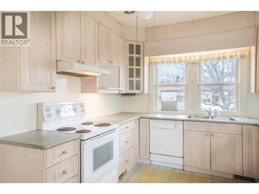 14207 Victoria Road N, Summerland, photo 6
