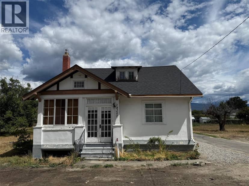 14207 Victoria Road N, Summerland, photo 2