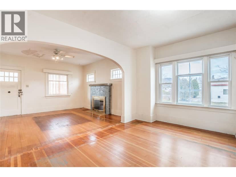 14207 Victoria Road N, Summerland, photo 5