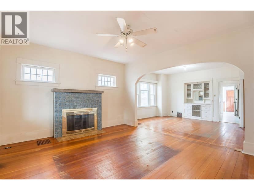 14207 Victoria Road N, Summerland, photo 3