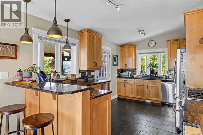 885 Glenhale Cres, French Creek, photo 5