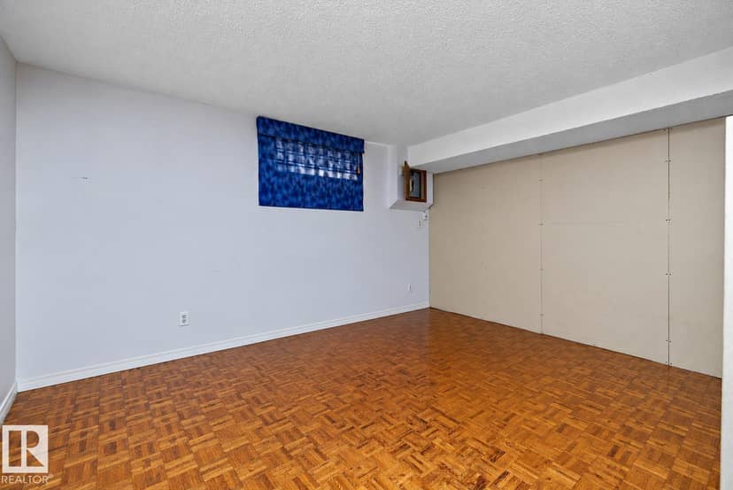 3511 73 ST NW — photo 22 of 37