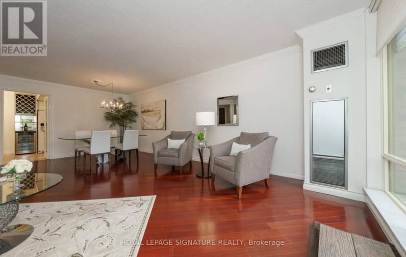 216 - 215 The Donway West W — photo 10 of 30