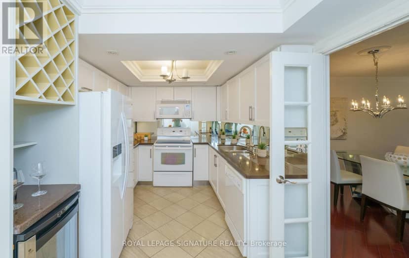 216 - 215 The Donway West W — photo 15 of 30