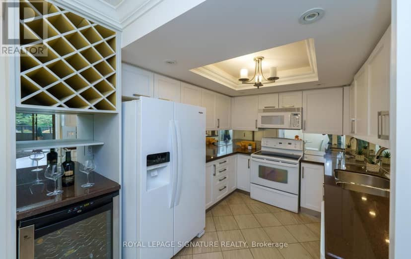216 - 215 The Donway West W — photo 14 of 30