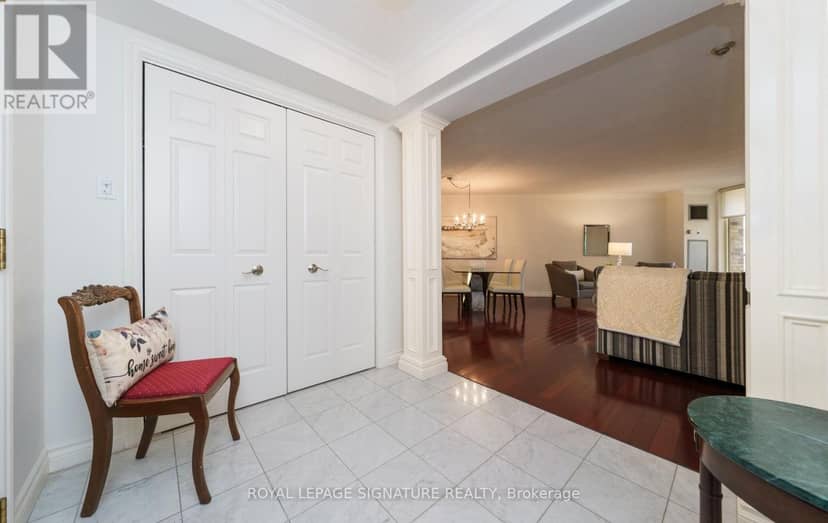 216 - 215 The Donway West W, Toronto, photo 4