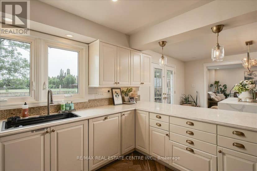 1749 Heritage Way — photo 11 of 40