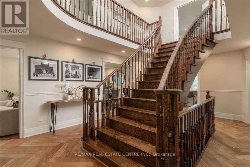 1749 Heritage Way, Oakville, photo 4