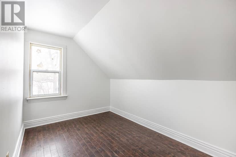 340 Wellington ST — photo 18 of 21