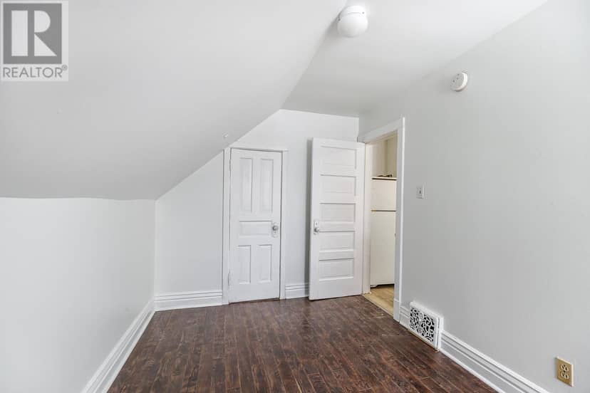 340 Wellington ST — photo 19 of 21