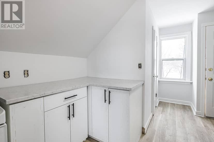 340 Wellington ST — photo 20 of 21
