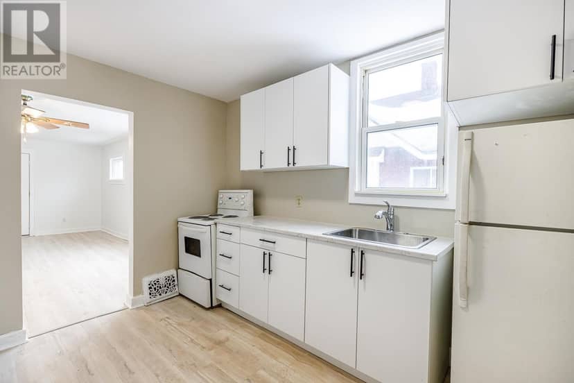 340 Wellington ST — photo 6 of 21